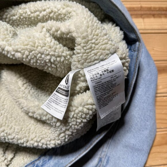 Women’s Levis Type lll Sherpa Fleece Lined Light Wash Denim Trucker Jacket Small - Picture 8 of 15